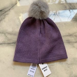 Aritzia Sunday Best beanie with pom